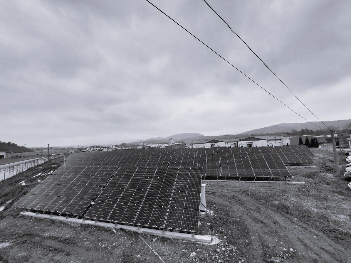 ORAC – Dodávka a inštalácia fotovoltického systému — projekt, inštalácia AC/DC časti, dispečerské riadenie a revízia