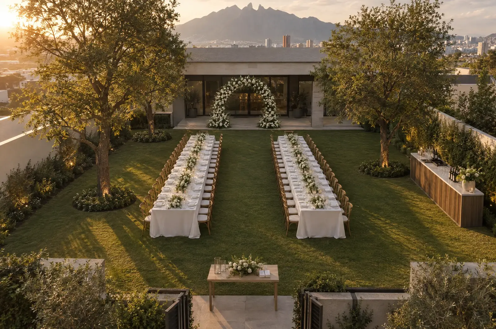 Referencia de estilo: vista aérea de una comunión en jardín con dos mesas imperiales y arco floral