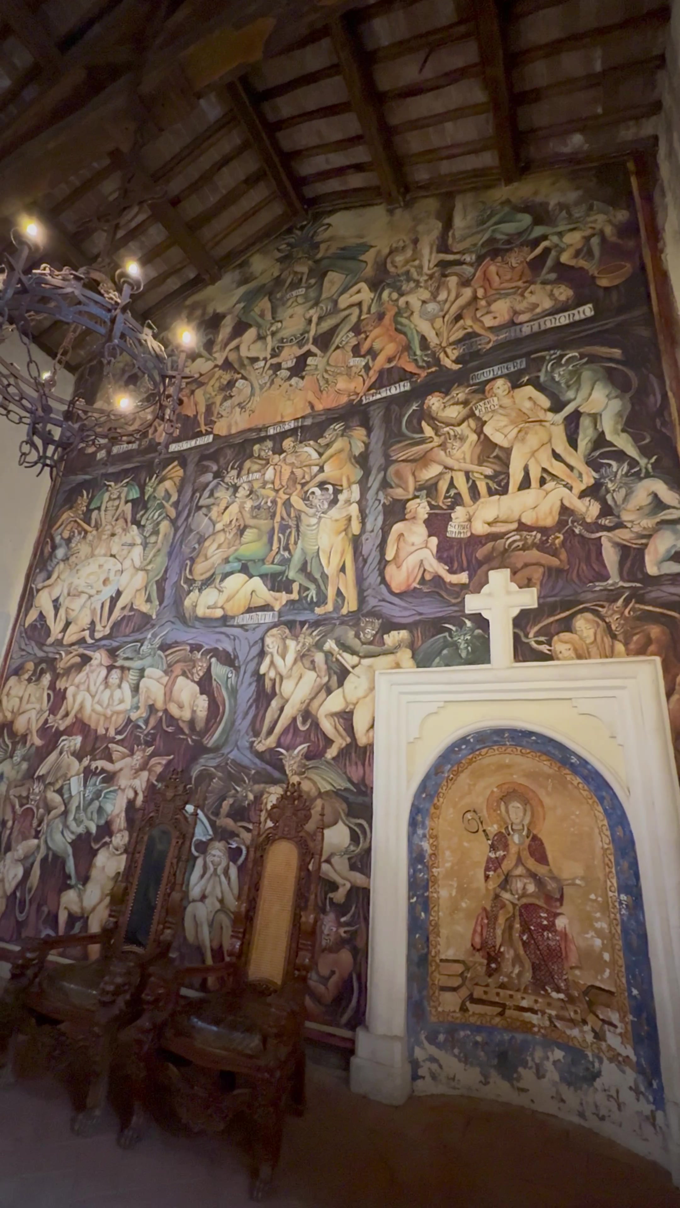The frescoed chapel with a painted altar at Castello di Amorosa