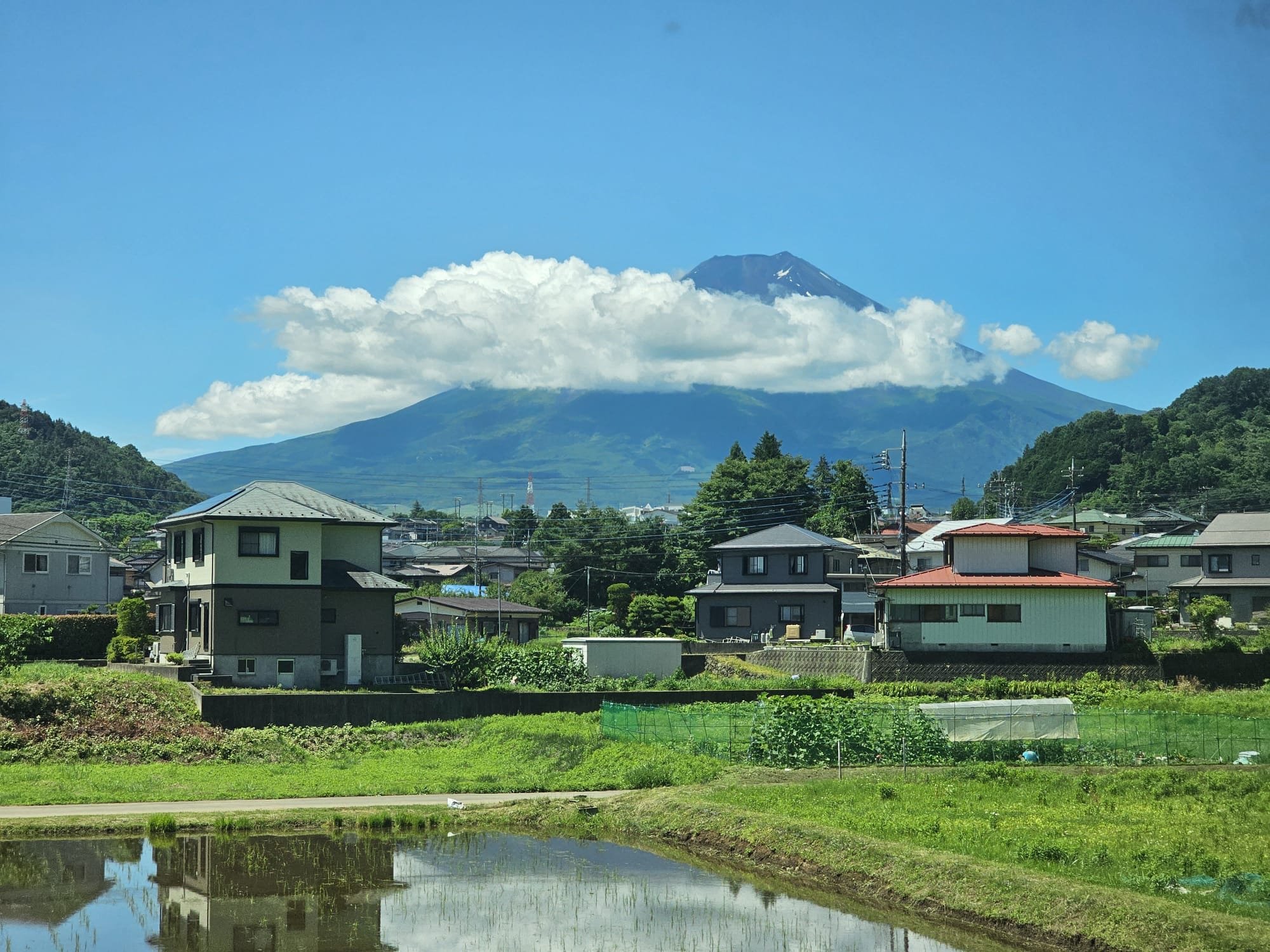 train to Lake kawaguchiko