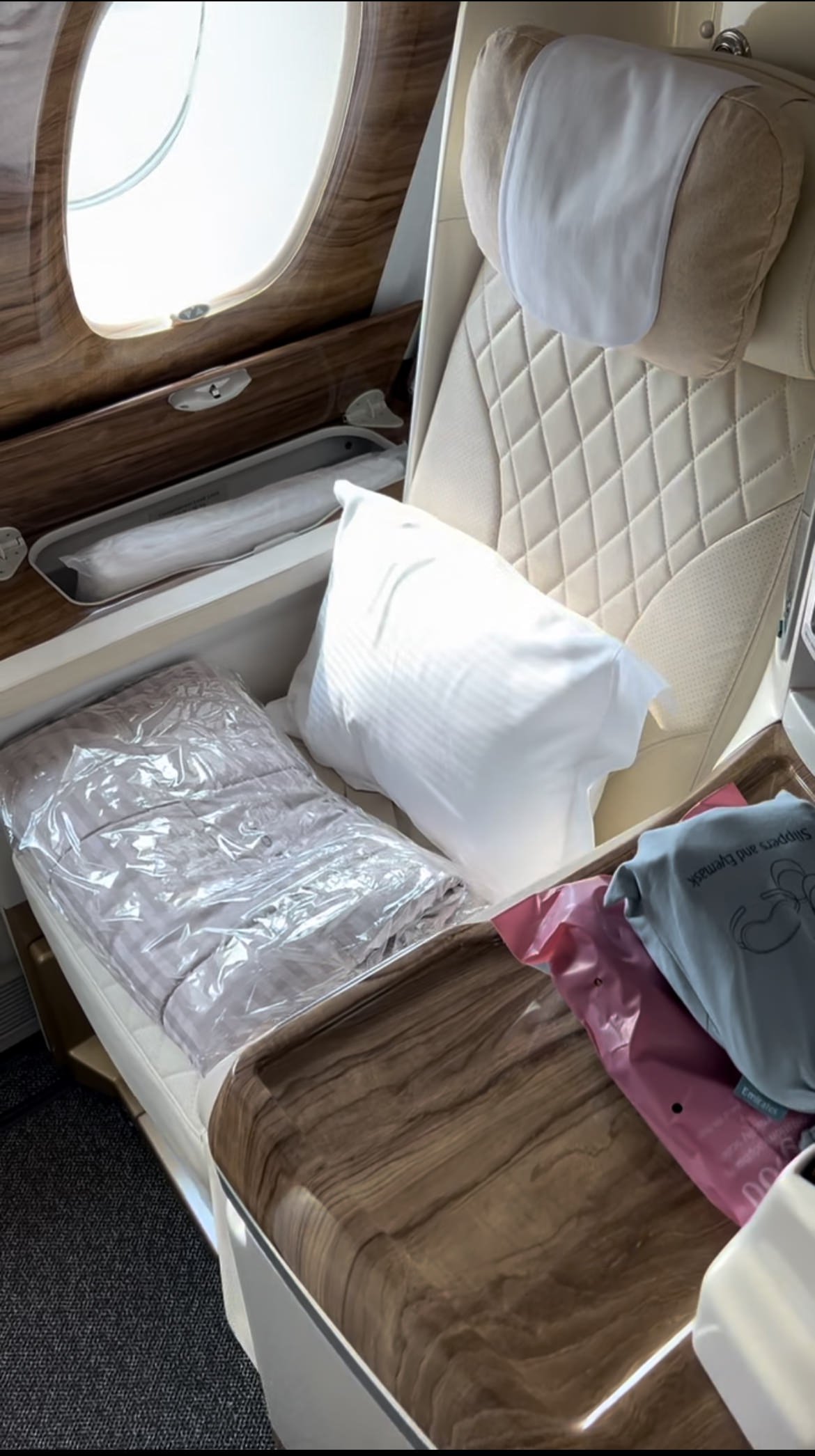 Emirastes a380 business class seat review.