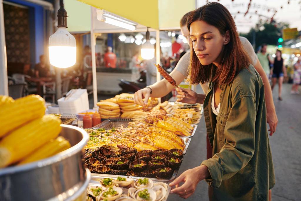 A girl browsing the byron Twilight markets stalls.