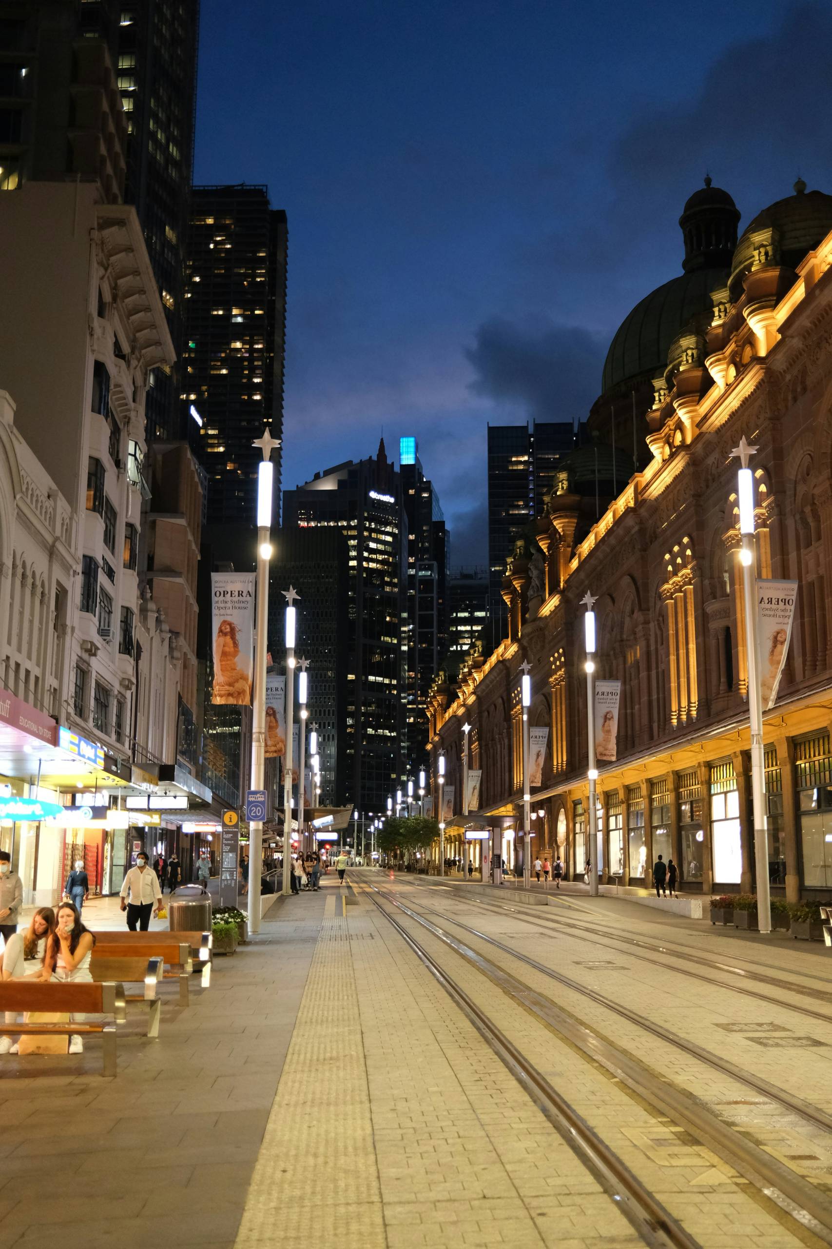 Picture of george street in sydney.