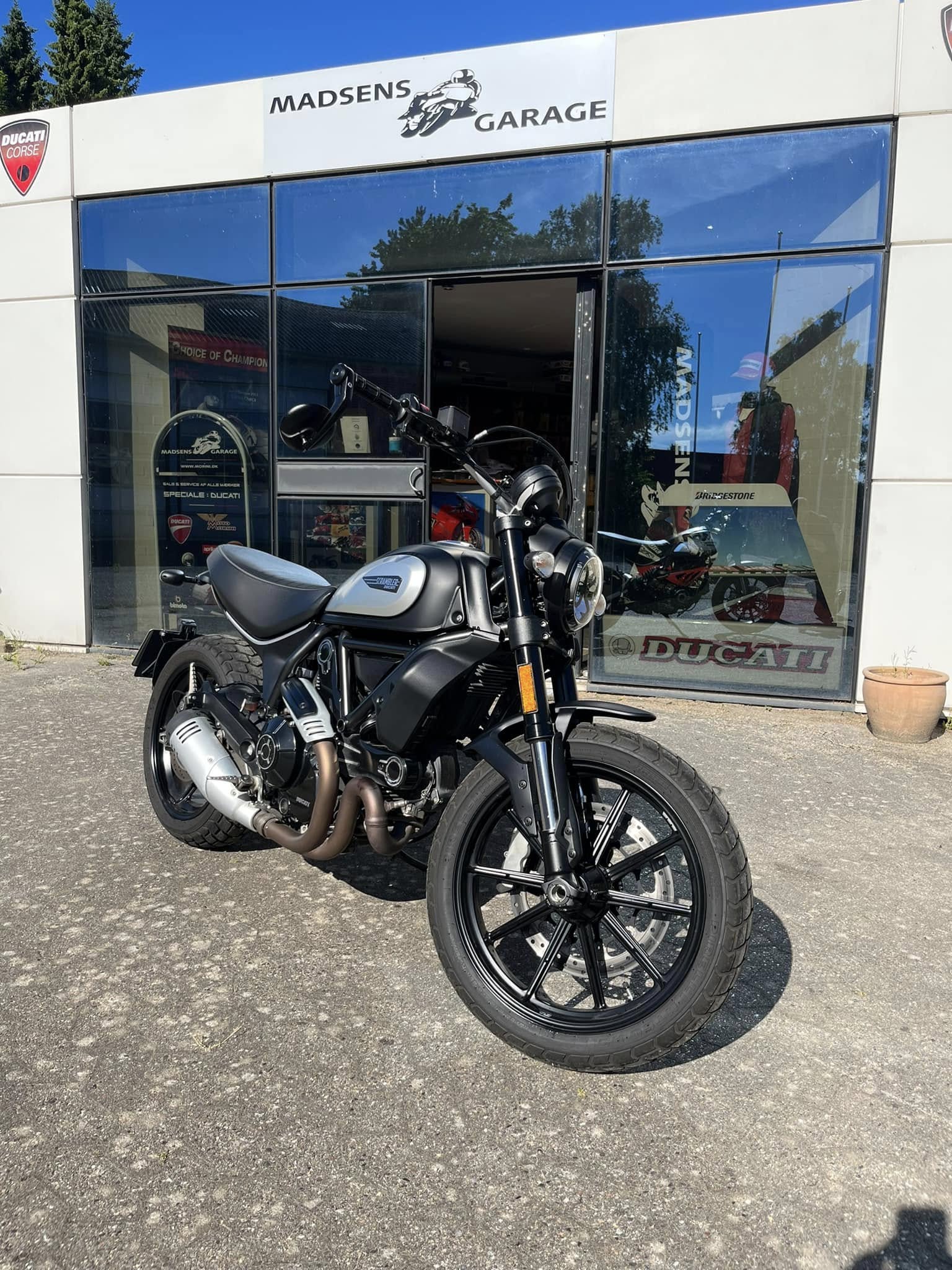 Ducati Scrambler 800 2021, brugt motorcykel til salg i Madsens Garage (billede 1 af 5)