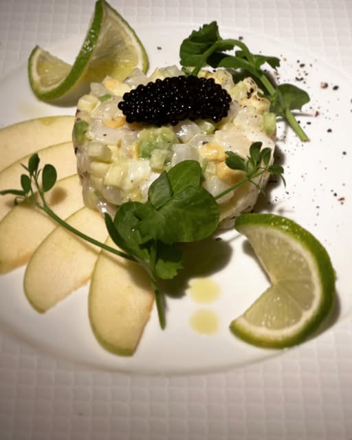 Oesters, gamba's en rosé op tafel