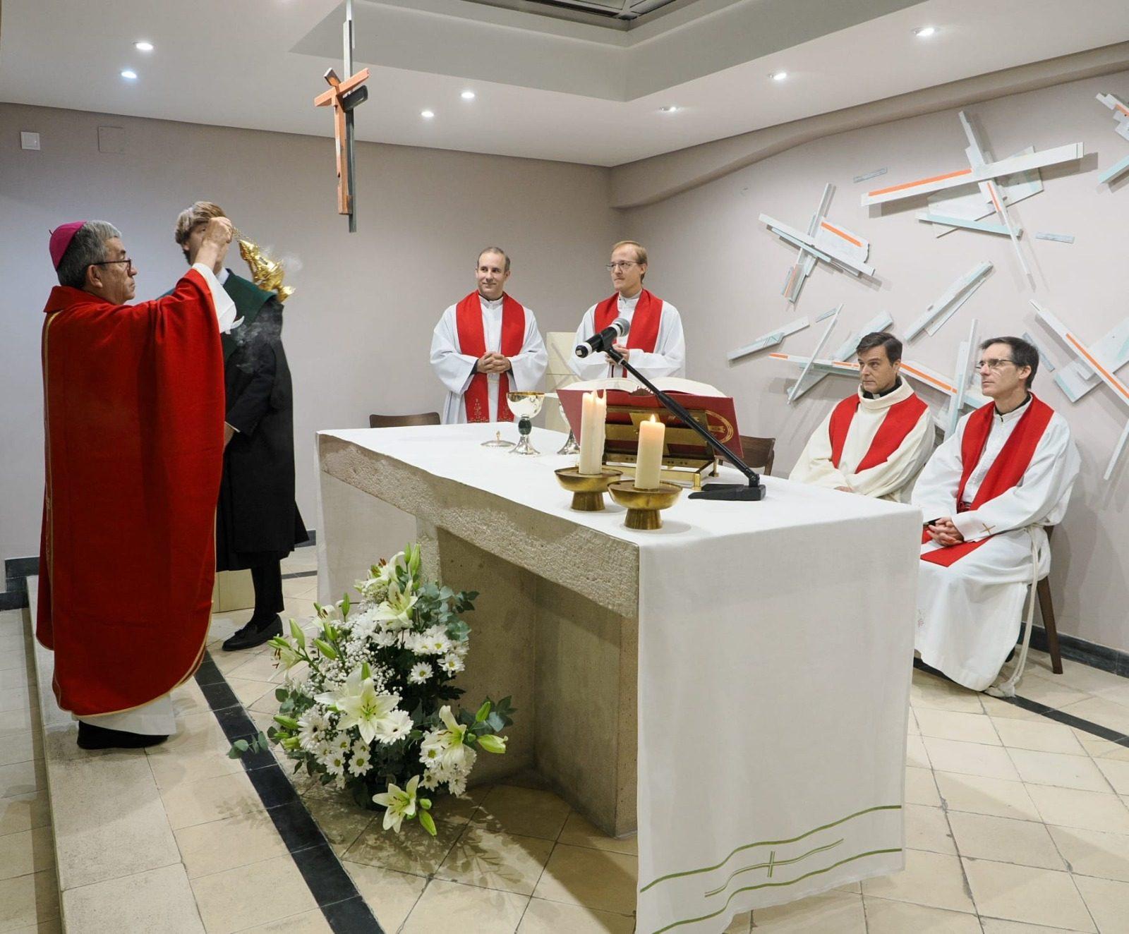 El altar durante la misa de apertura