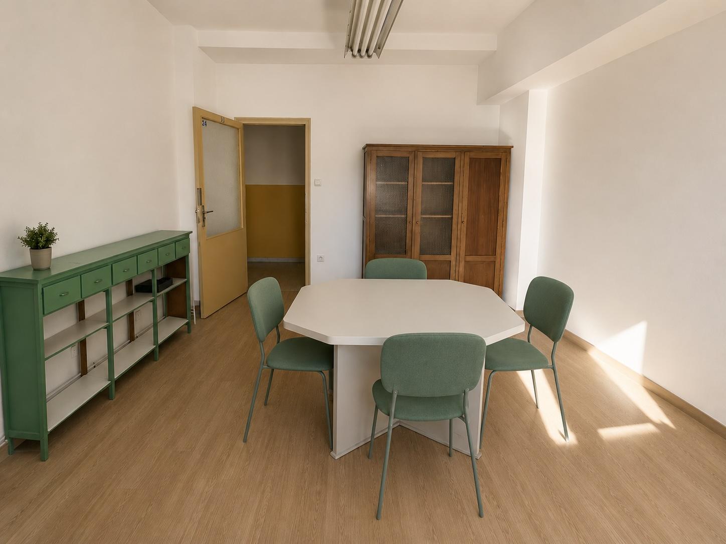 Sala de reuniones de la residencia femenina del Colegio Mayor San Juan Evangelista