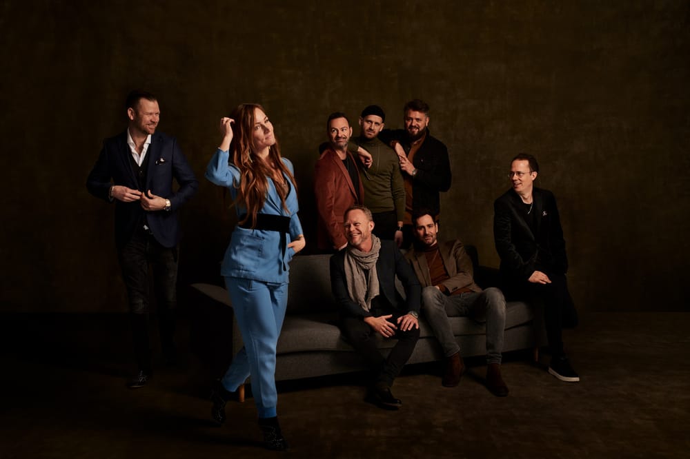 The X Orchestra samlet som liveband