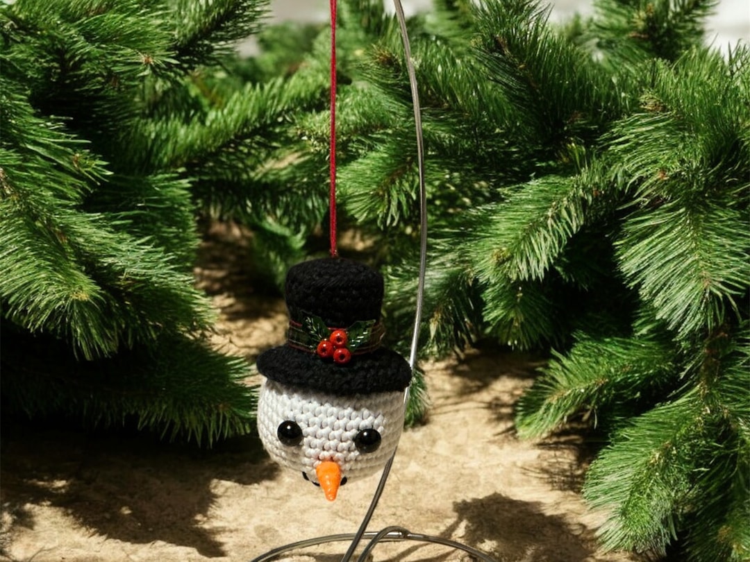 The Little Snowman Who Lives on the Tree