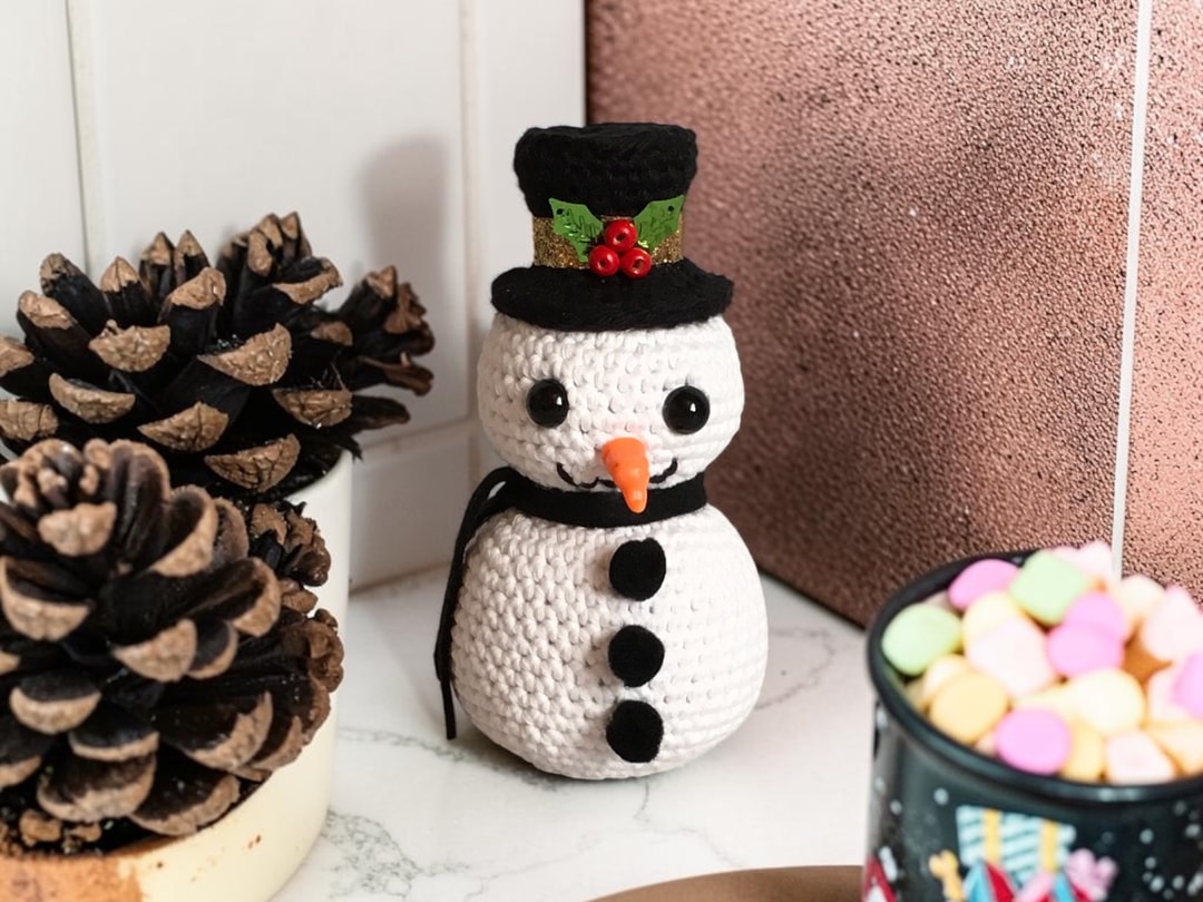 The Snowman Who Stands on His Own Two Feet
