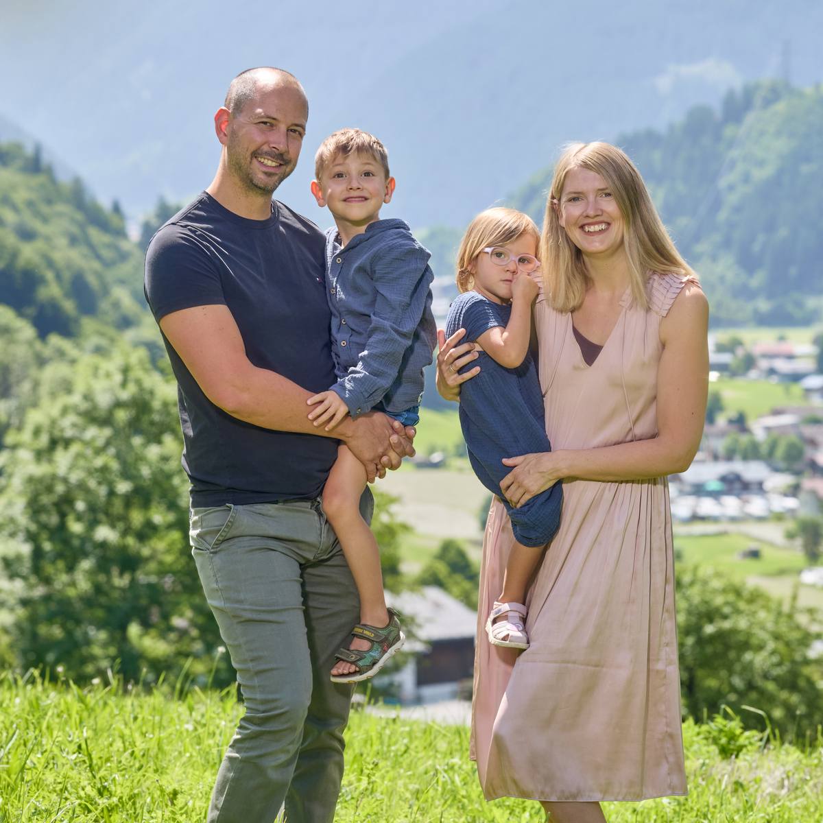 Familie und Team im Hotel Alpenfeuer Montafon