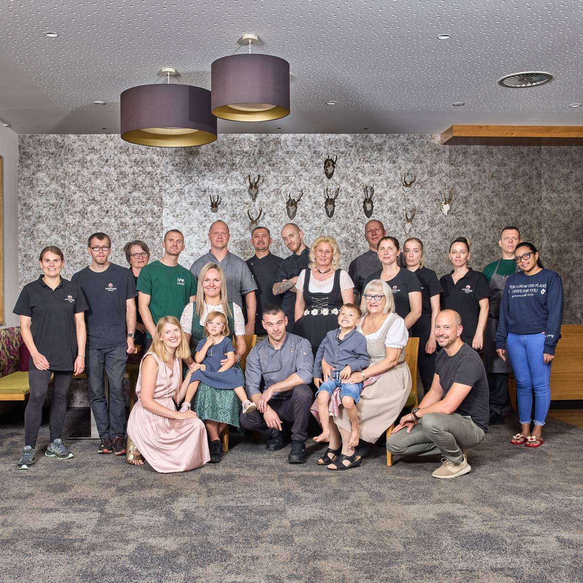 Familie und Team des Hotel Alpenfeuer Montafon