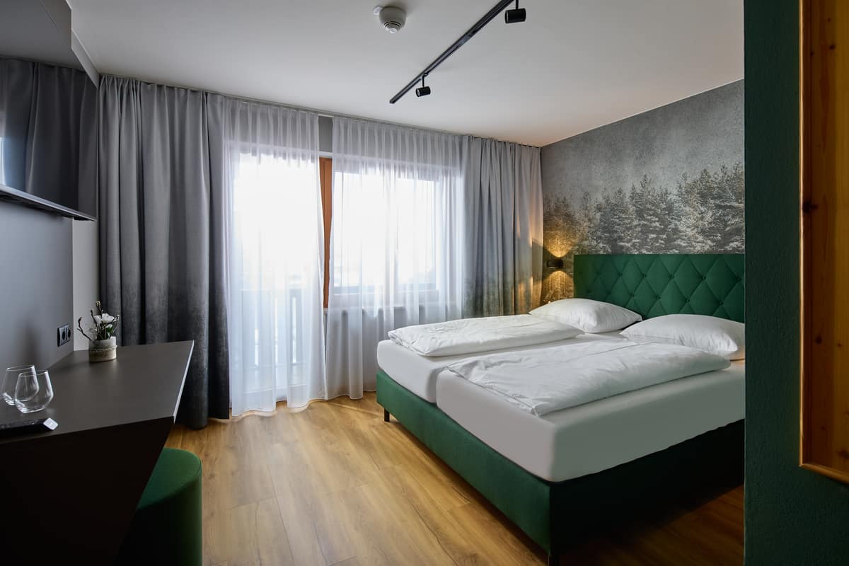 Doppelzimmer mit Balkonblick ins Montafon