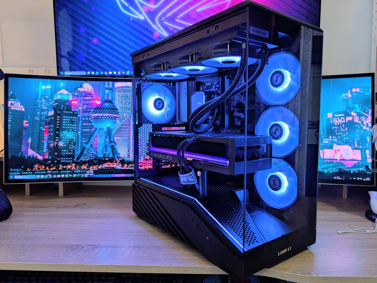 TOP Herní PC – RTX 5080 Astral / 9800X3D — AMD Ryzen 7 9800X3D — ASUS ROG ASTRAL GeForce RTX 5080 OC 16GB GAMING — Erelen Olomouc — foto 1