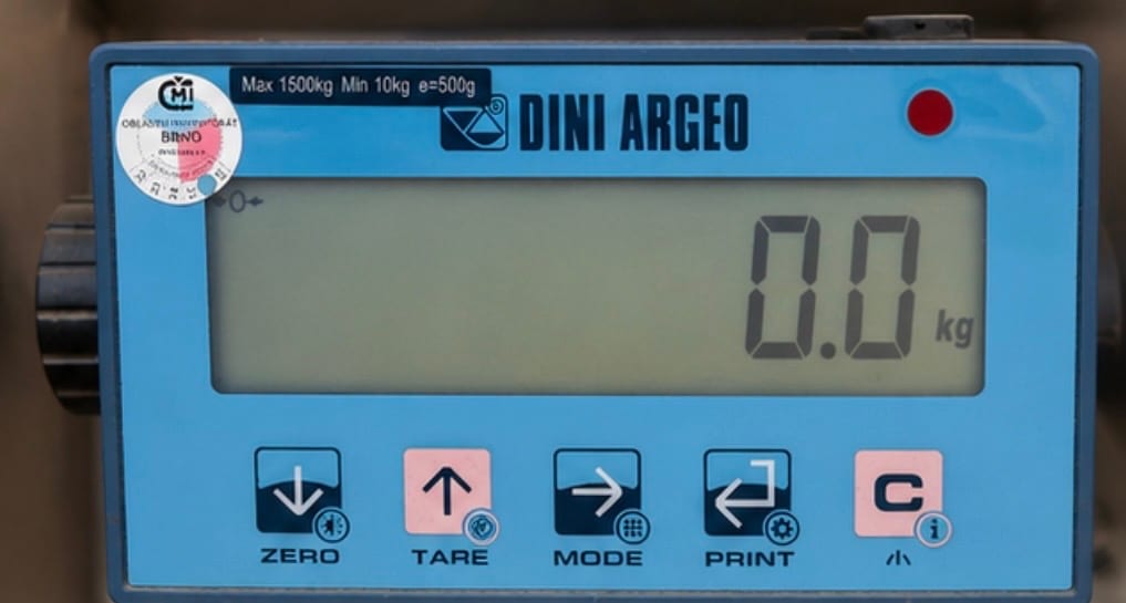 Vážení kovů Digitální váha při výkupu kovů