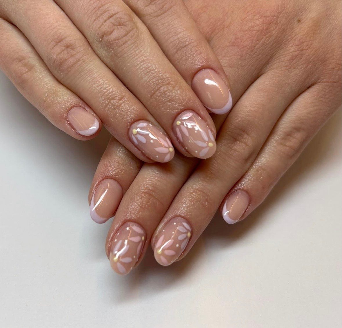 Nude nails with flower art