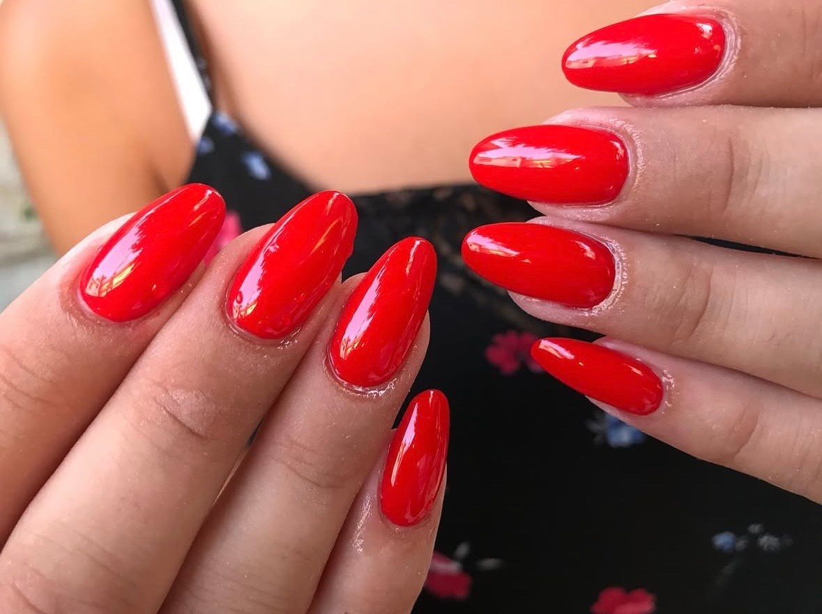 Red almond nails