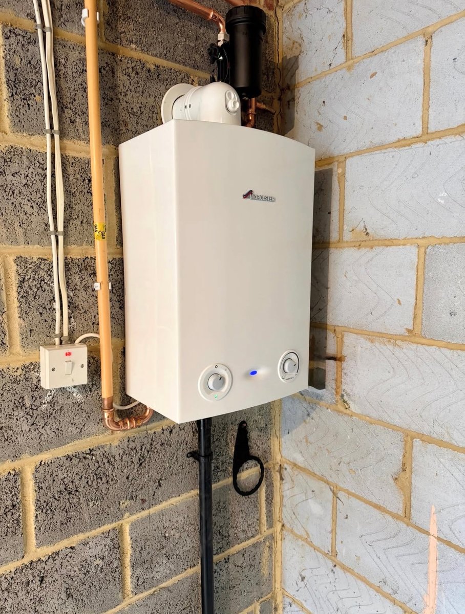 Worcester Bosch — Greenstar, brick wall installation