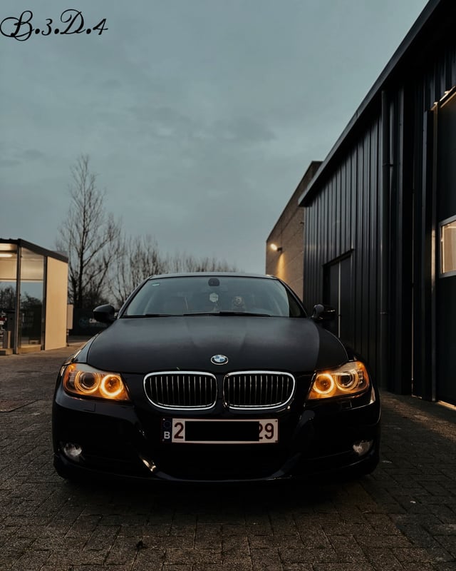 BMW E9x angel eyes bij schemering – BEDA Garage