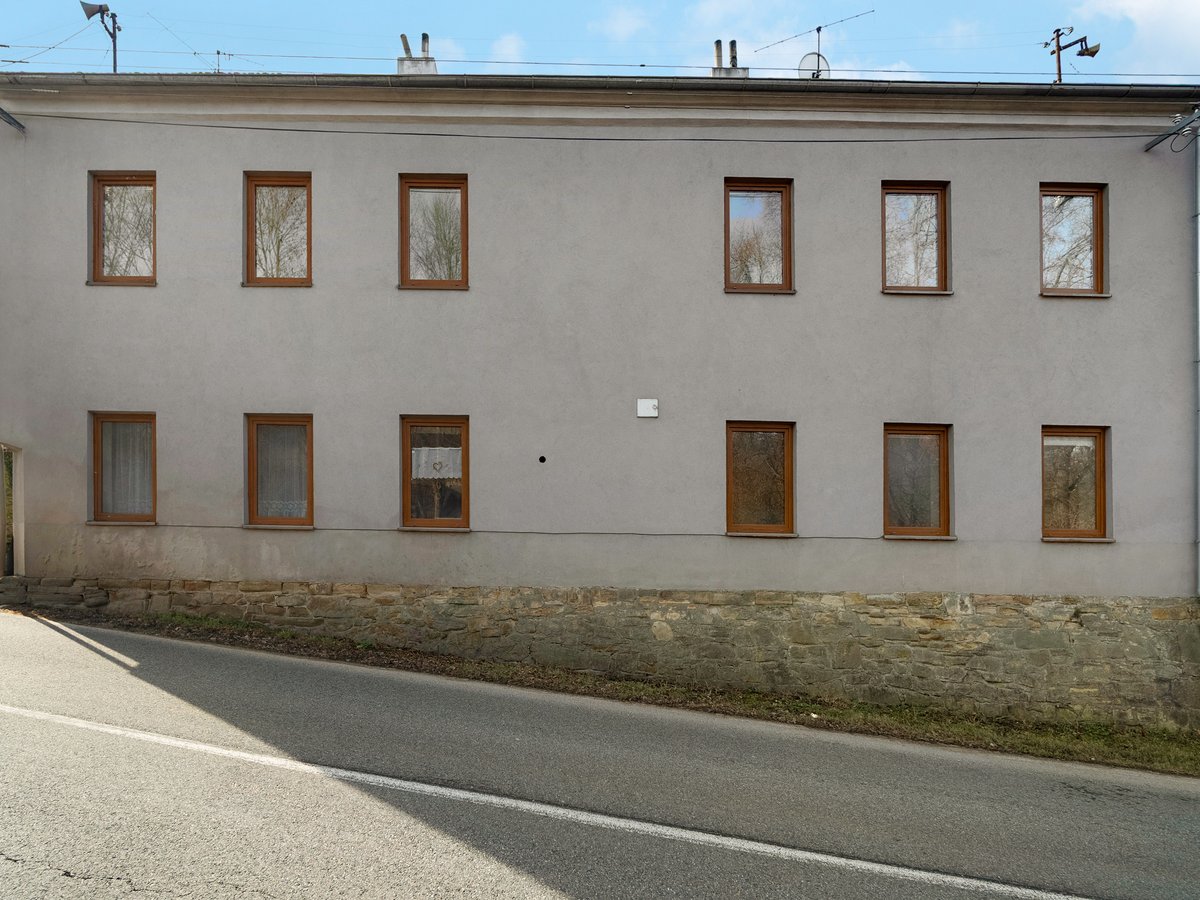 Pohled na dům z ulice