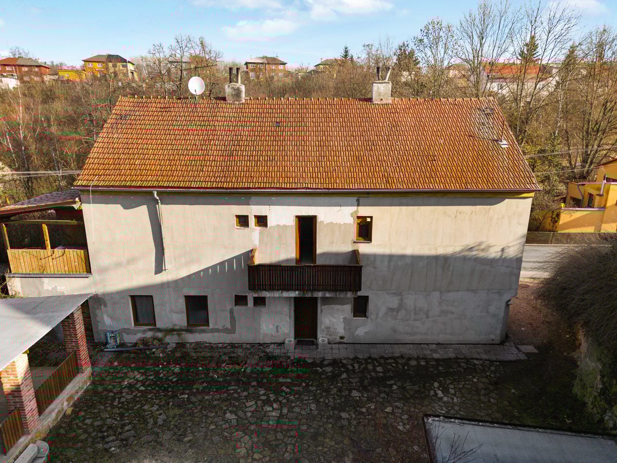 Letecký pohled na dům a okolí