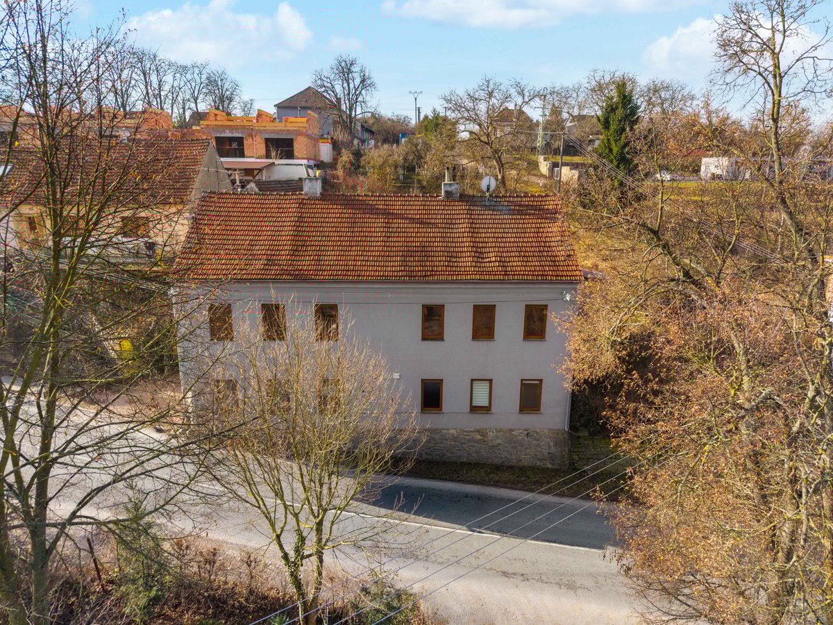 Letecký pohled na dům a okolí