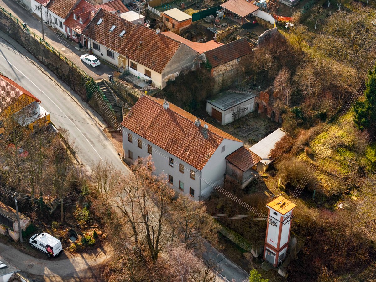 Letecký pohled na dům a okolí