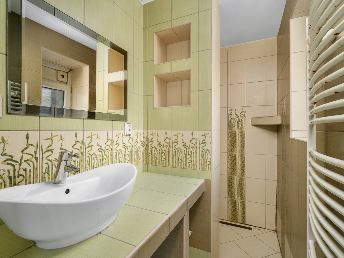 Koupelna s obkládačkami