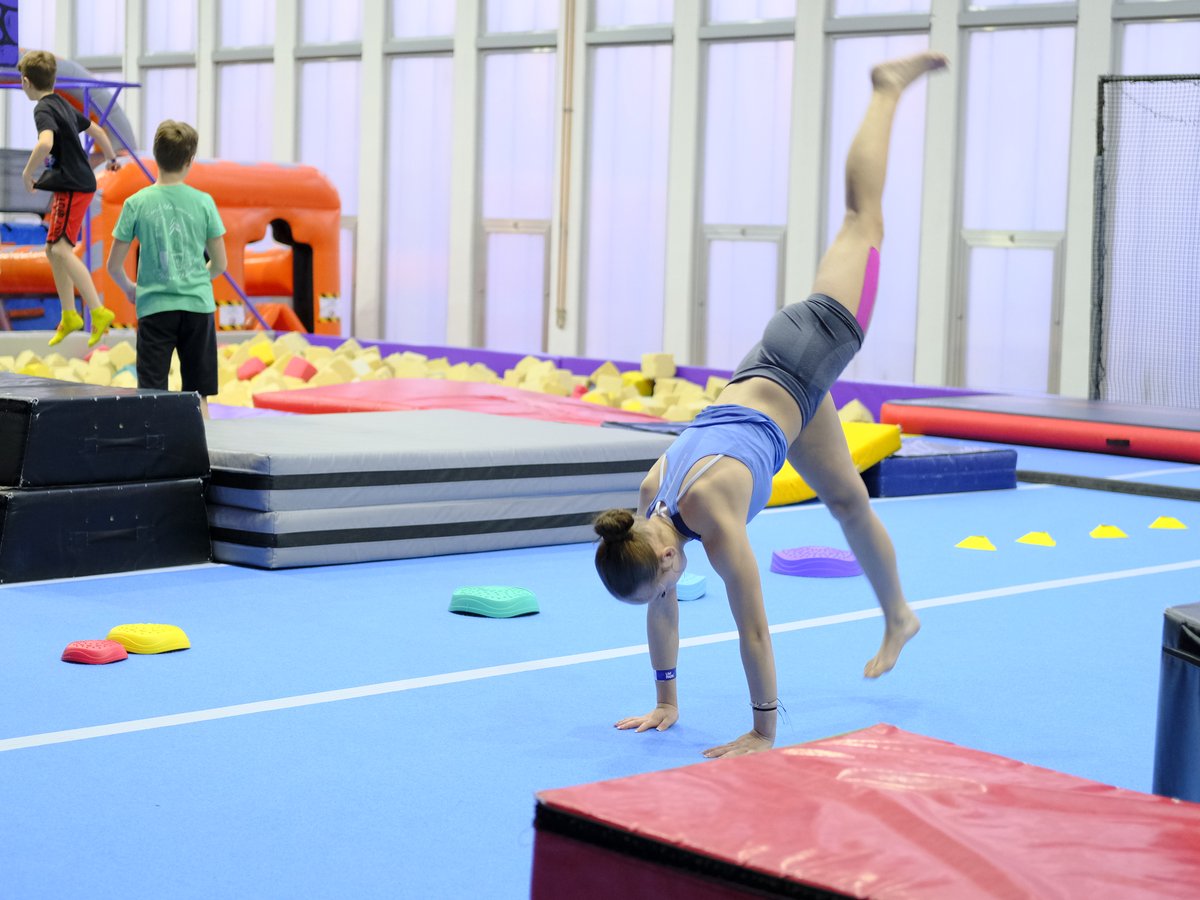 Gymnastická podlaha (14 × 10 m) – foto 2