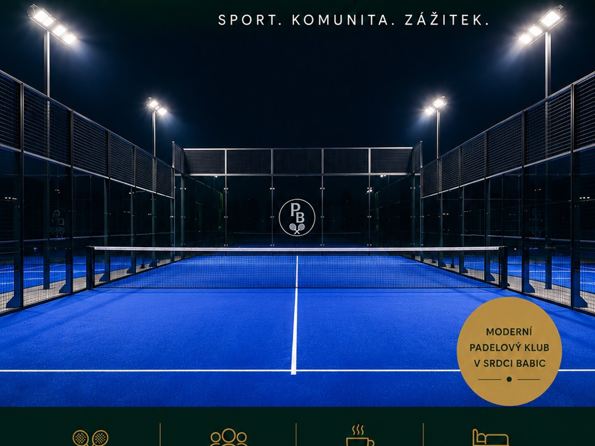 Padelové kurty Padel Club Babice v nočním osvětlení