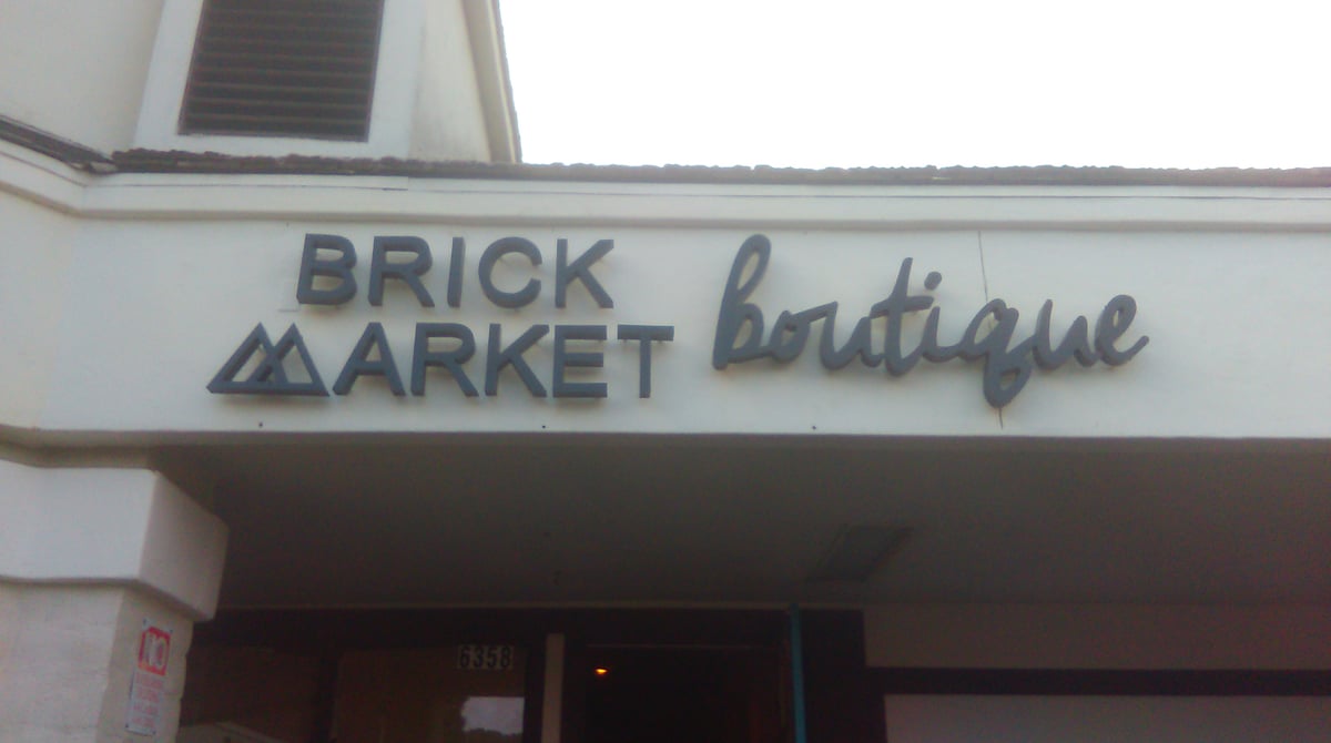 Dimensional building letters on white retail boutique exterior