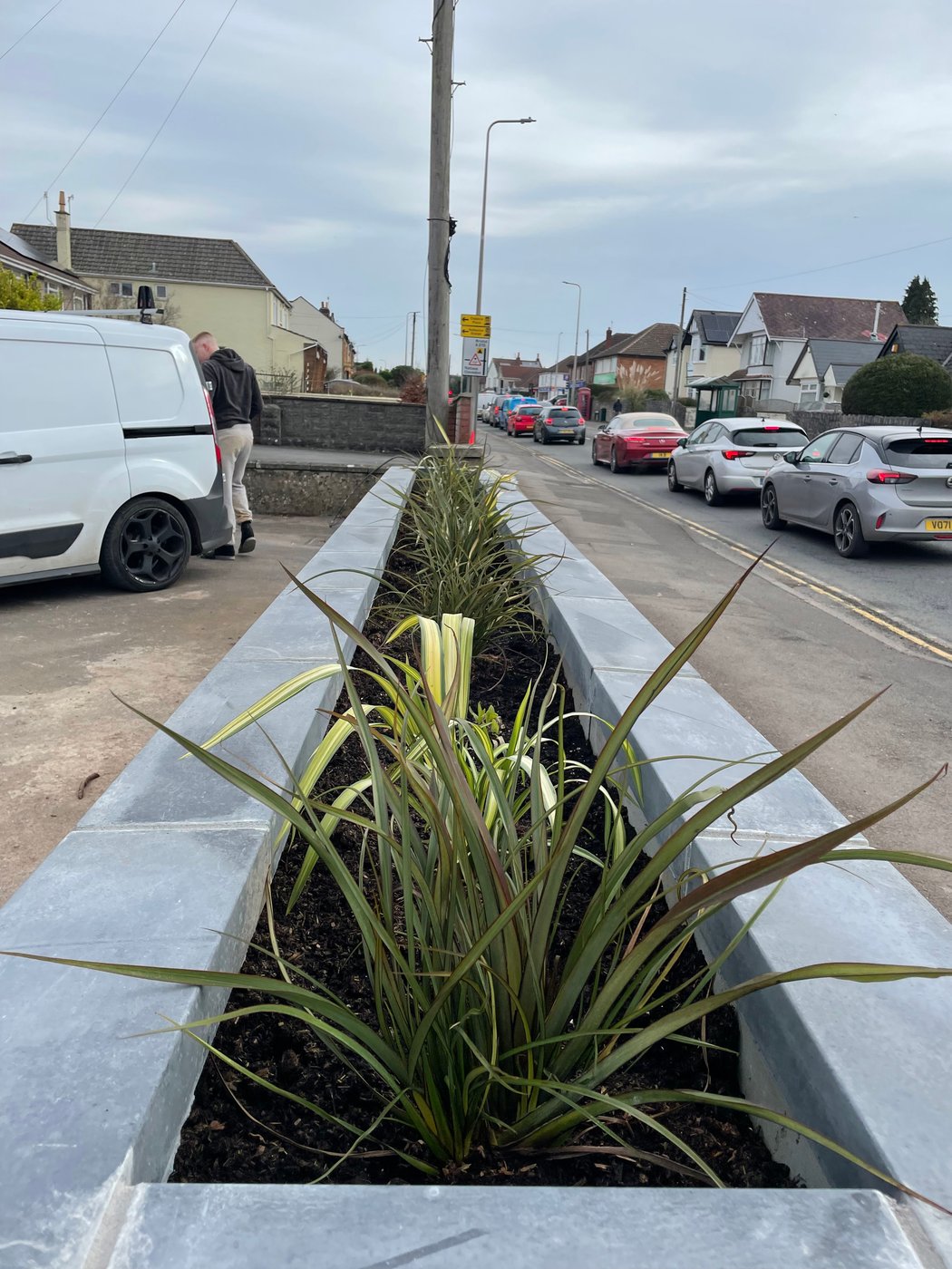 Curved blockwork retaining wall