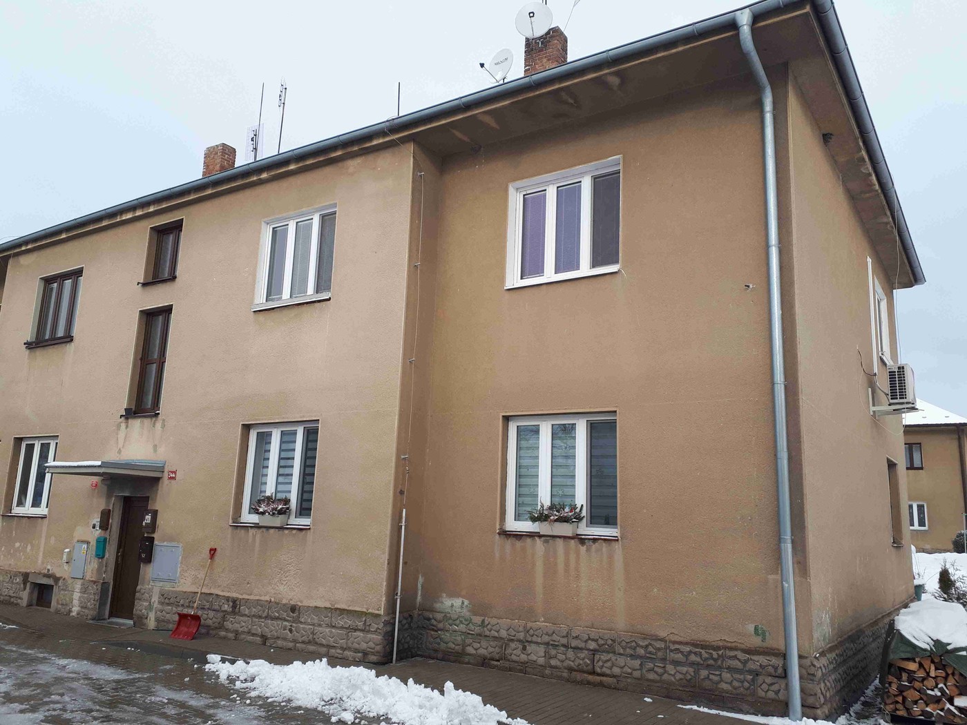 Fasáda BD Milovice - systém Ceresit Ceretherm EPS — před 1
