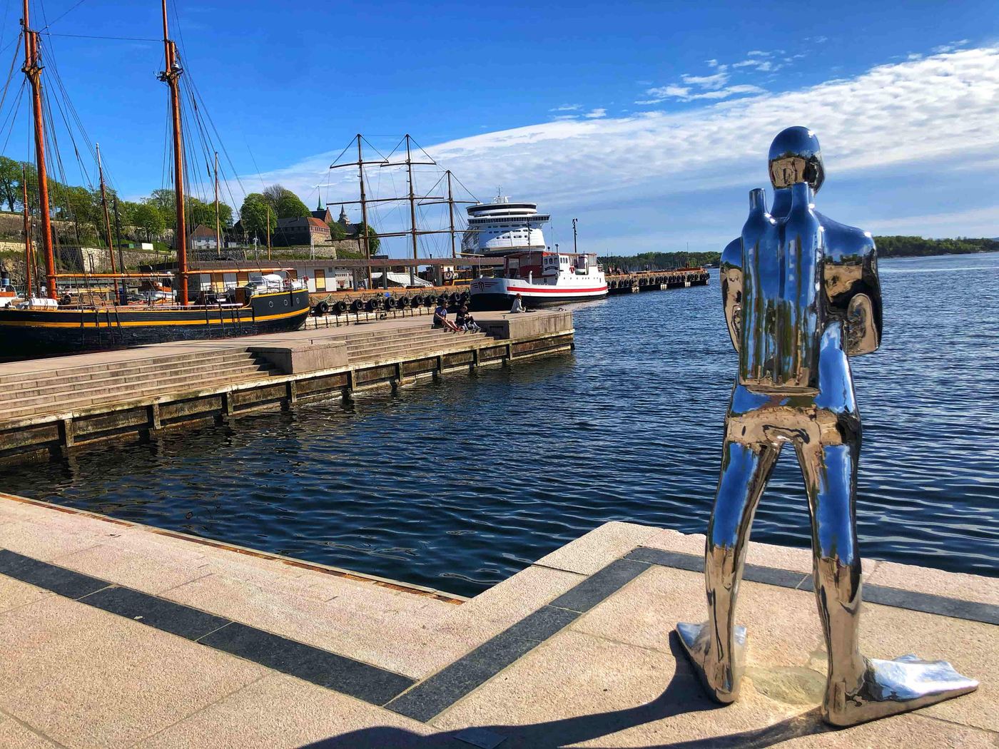 A winter bather diving into the Oslofjord at Aker Brygge
