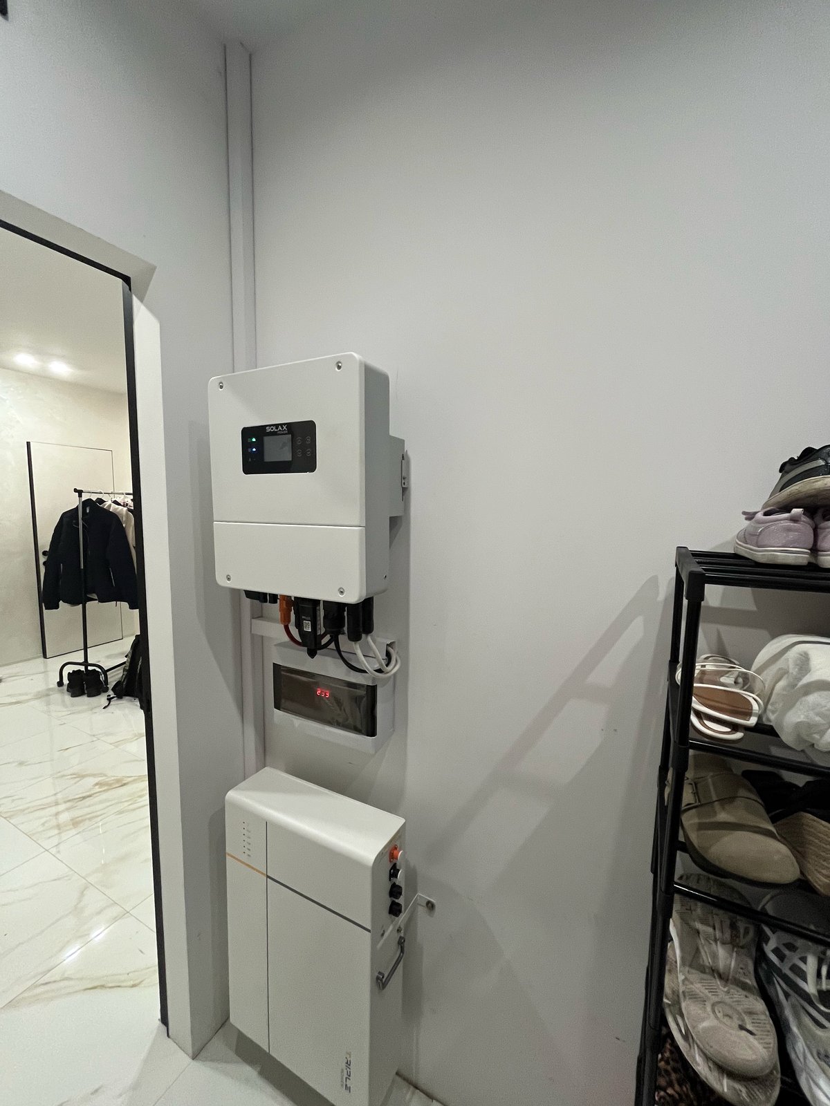 Інвертор Solax і батарея Triple Power у квартирі в Києві