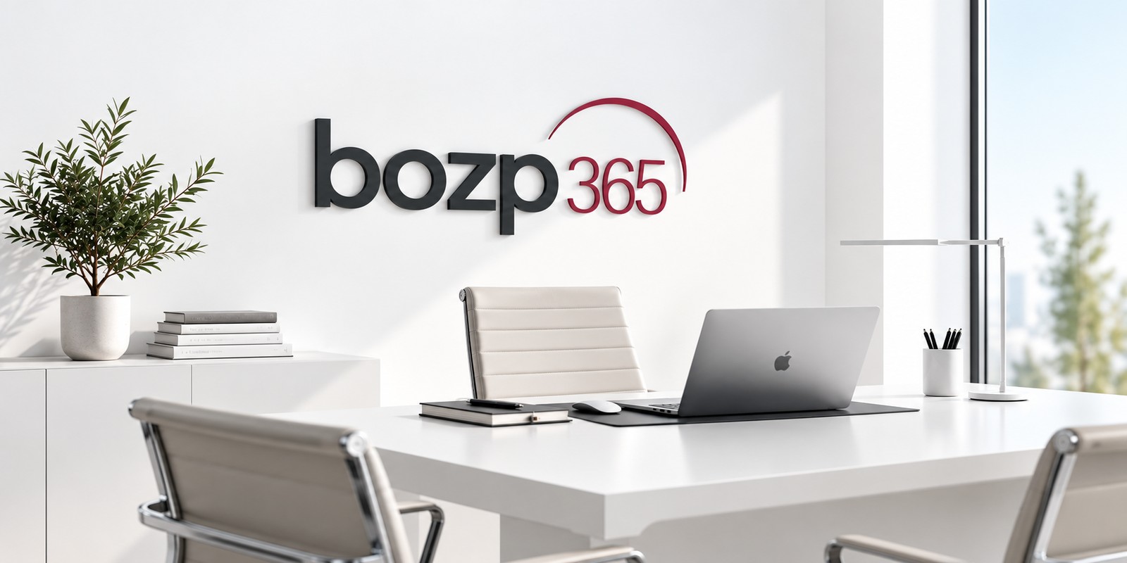 Světlá kancelář BOZP365 s logem na stěně