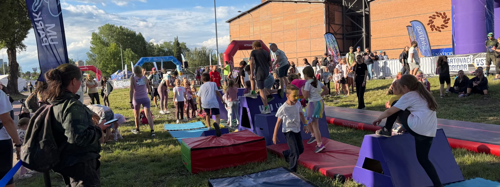 UMPARK akrobatická show na Rainbow Run Ostrava