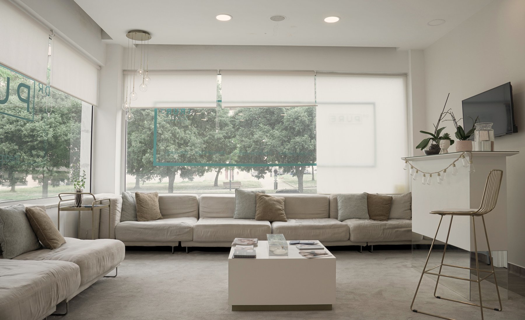 Sala de espera da The Dr Pure Clinic, em Lisboa