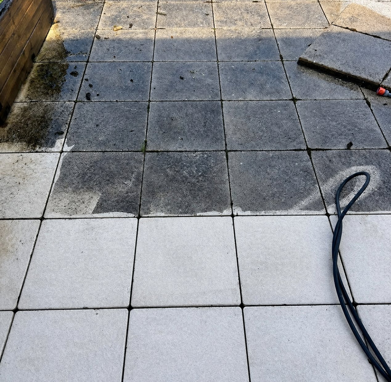 Terrasreiniging in uitvoering