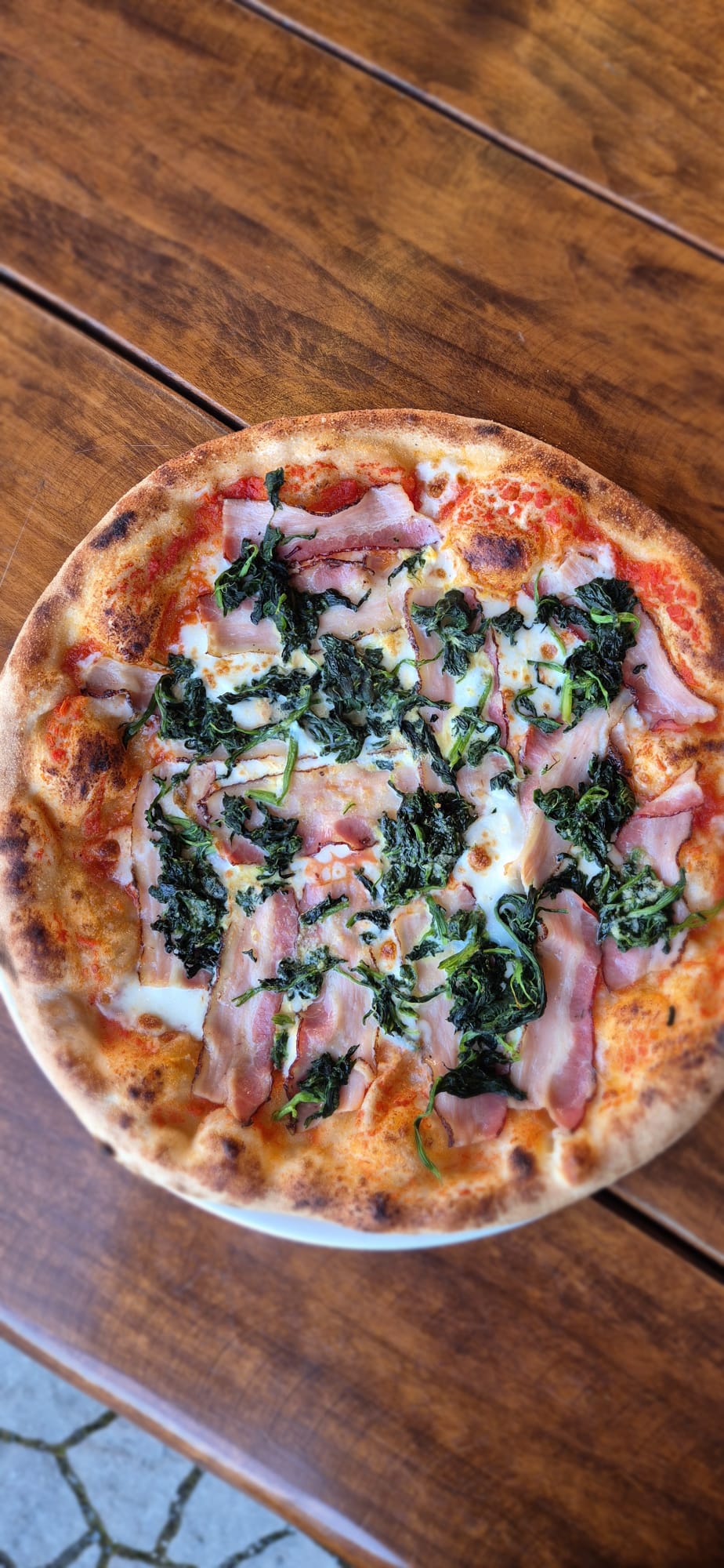 Pizza se špenátem a slaninou z kamenné pece – Pizzerie Miciano