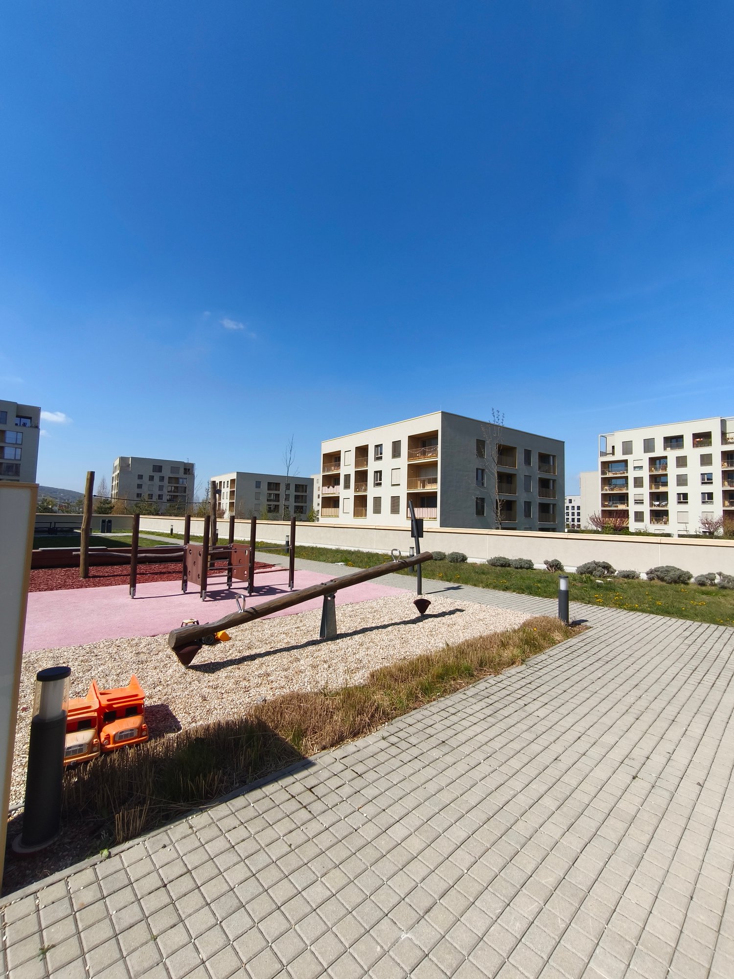 Okolie – zeleň a priestory