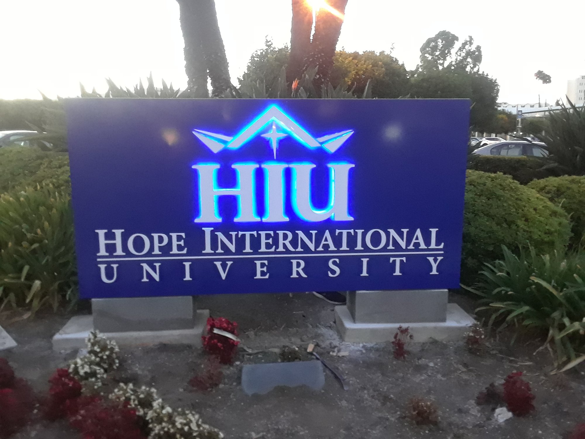 Illuminated monument sign for Hope International University
