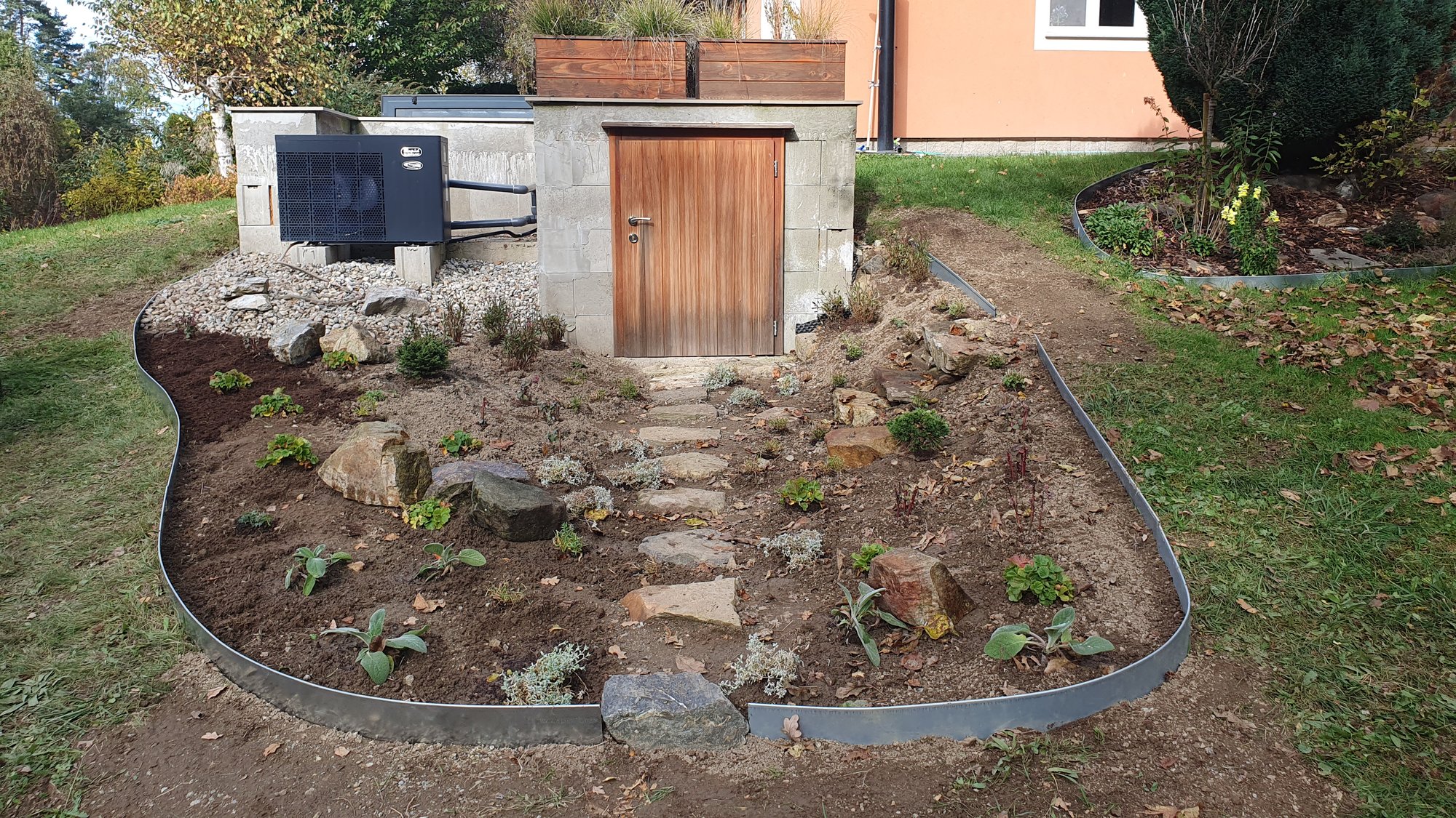 Založení okrasného záhonu s cestou – České Budějovice