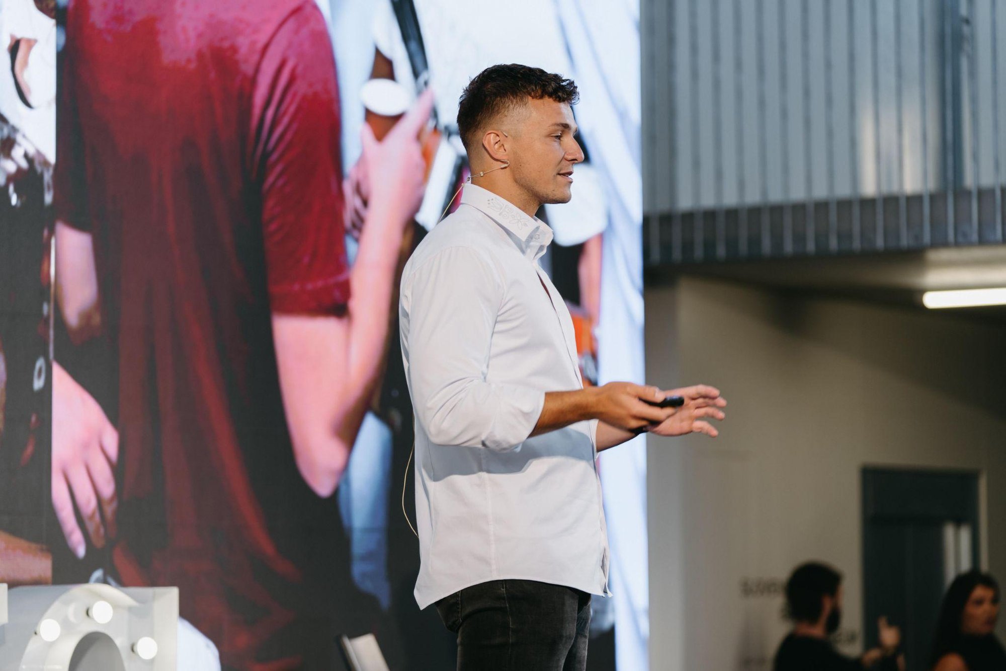 Embroo na Epic Speak