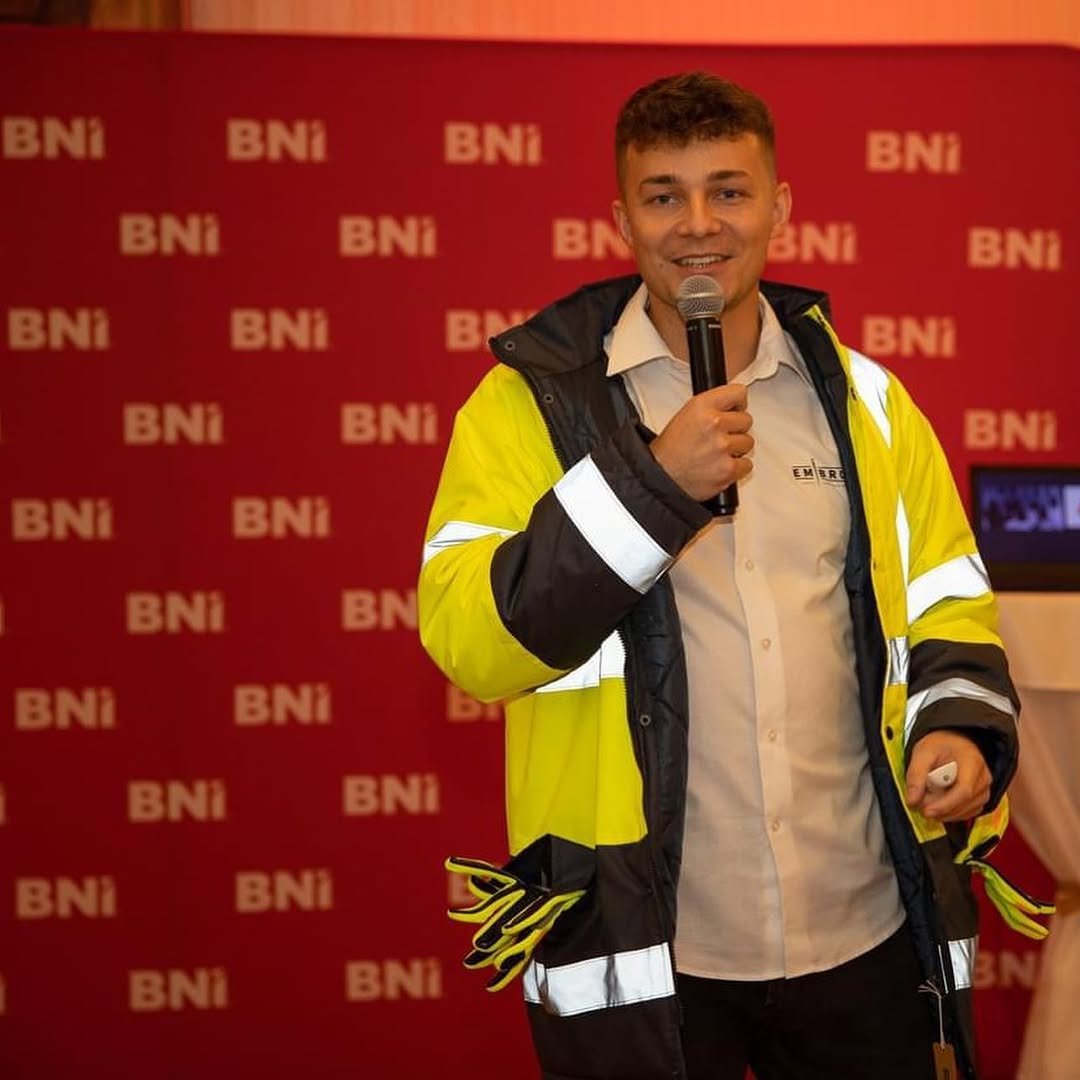 Filip Dzugan prezentuje Embroo na networkingom podujatí