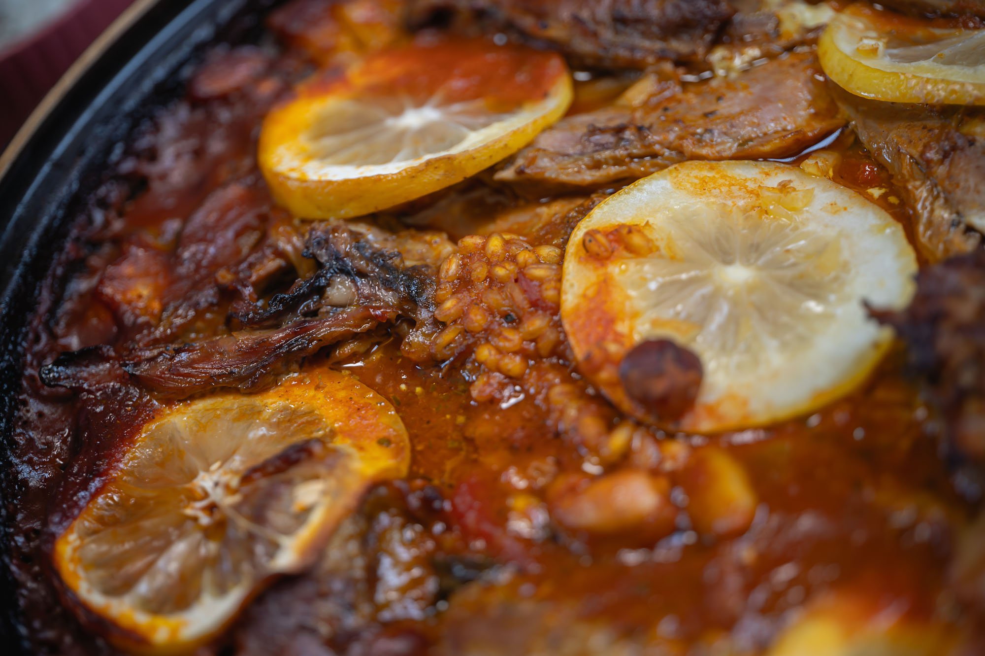 Kozla Tajine — detail s plátkami citróna