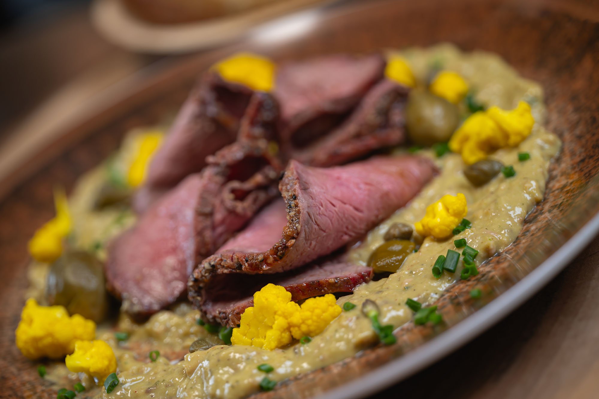 Roast Beef — finálna prezentácia na tanieri zhora