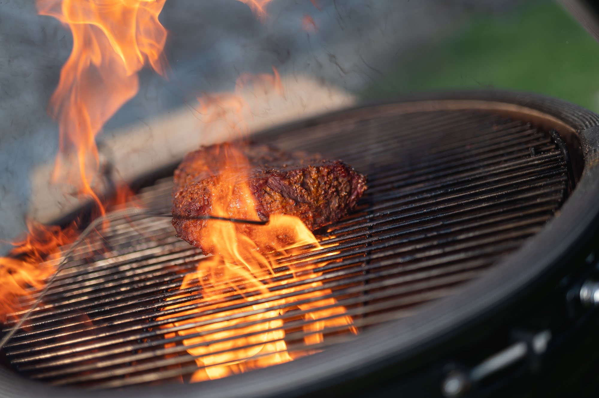 Roast Beef na kamado grile s plameňmi