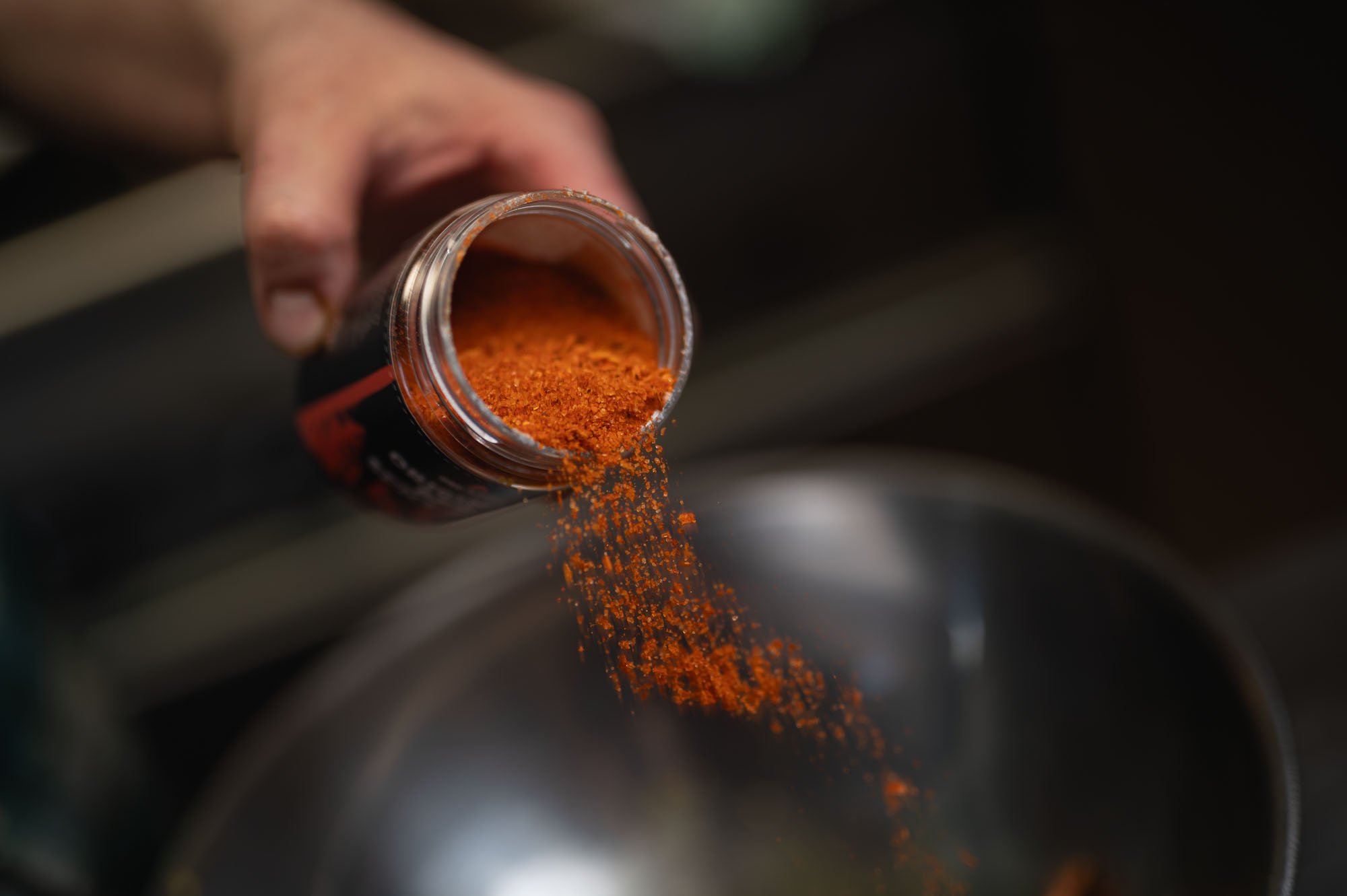 Korenenie hovädzieho mäsa SPG a Sidilies spice mixom od OAK & BBQ
