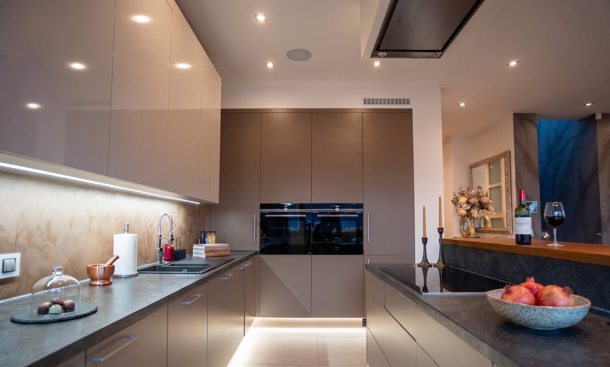 Chef's kitchen wall ovens and extractor hood — K5